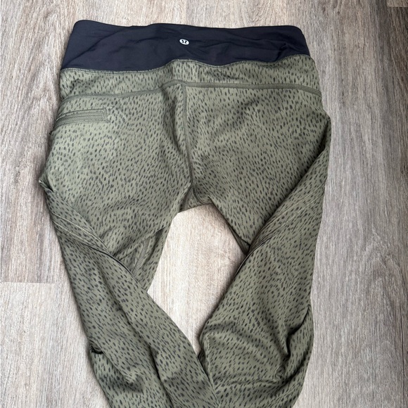 Lululemon Run: Top Speed Crop *Full-On Luxtreme - Picture 2 of 2